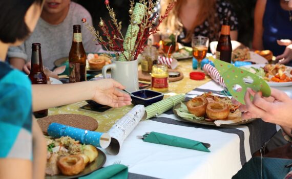 Giornata Mondiale dell'Alimentazione: celebriamo a tavola e riflettiamo sulla dipendenza da cibo